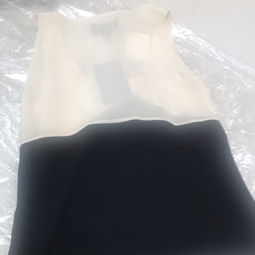 ST.JOHN 100% silk top, white /black top, size 2, with center rhinestone rosette - Picture 4 of 5